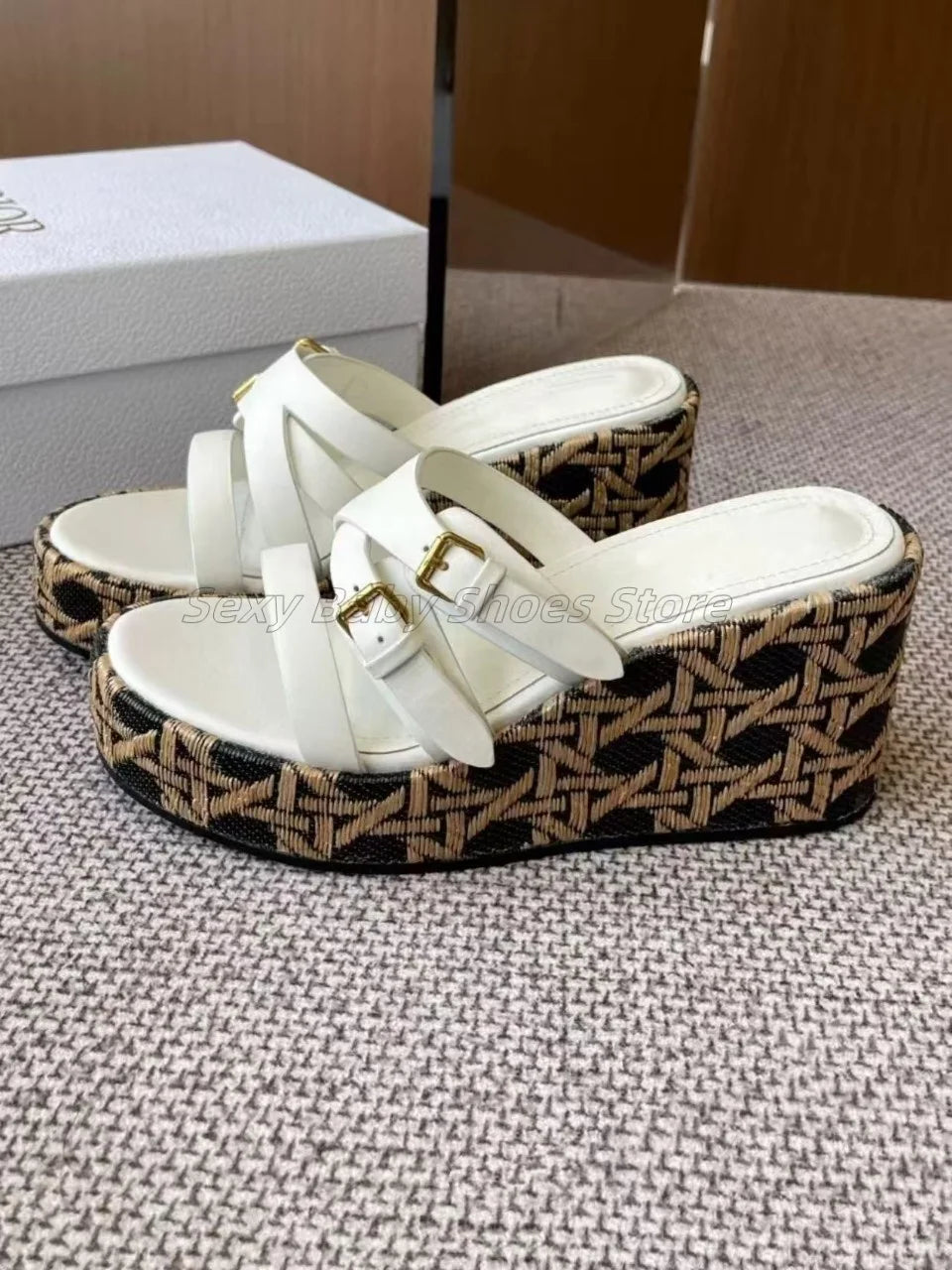 Fashionable Wedge Slipper