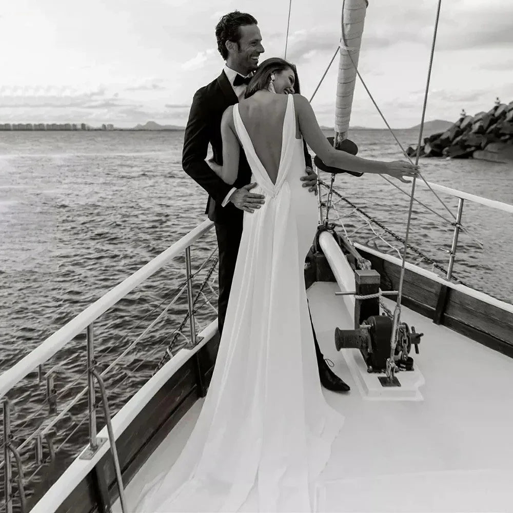 Plus Size Wedding Dress Women Simple Sleeveless V Neck Brides Banquet Wedding Party Dress Elegant mermaid Bridal Gown Customizd