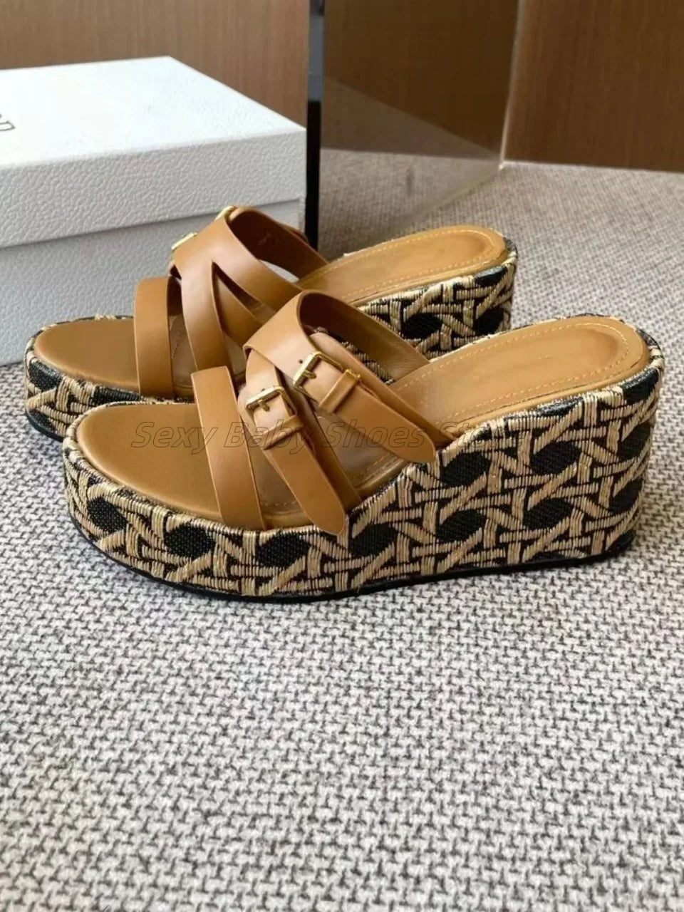 Fashionable Wedge Slipper